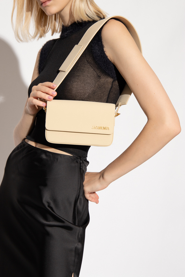 【Jacquemus】Le Carinu レザー ショルダーバッグ JACQUEMUS Le Carinu leather shoulder bag | THE OUTNET